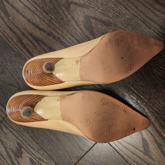 Well Worn Chanel Heels - Picture 4 of 6